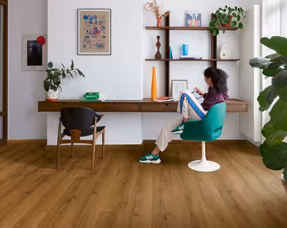 Scaffalature cantilever industriali per stoccaggio di materiali lunghi in magazzino